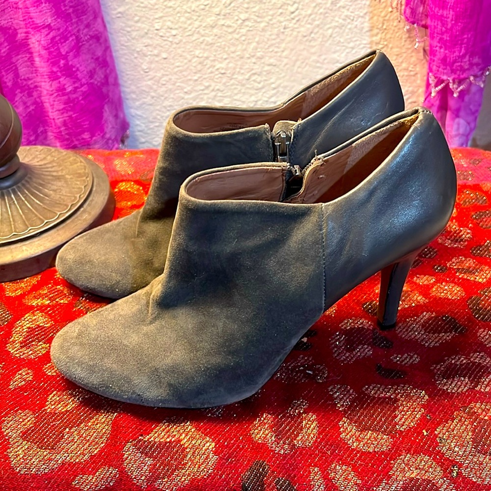 Vince Camuto size 10 gray leather booties 2.5 inch heels